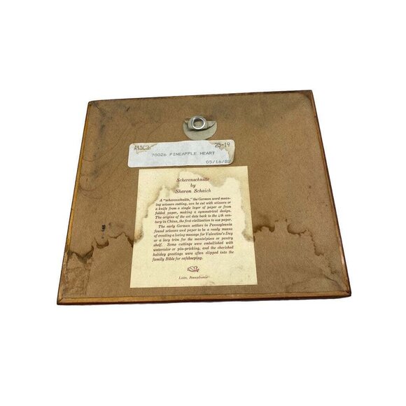 Handcrafted Wooden Frame With Pineapple Heart Scherenschnitte Artwork - Picture 3 of 4